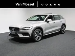 Grijs Gebruikt 2022 Volvo V60 CC Plus Stationwagen | € 53.940 (Duur)