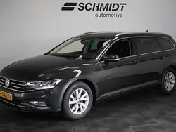 Grijs Gebruikt 2020 VW Passat Comfortline Stationwagen | € 23.995 (Eerlijke prijs)
