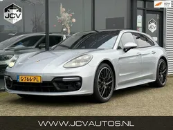 Grijs, metallic lak Gebruikt 2018 Porsche Panamera Sport Turismo Sedan | € 67.888 (Eerlijke prijs)
