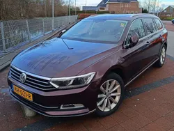 Rood Gebruikt 2015 VW Passat Highline Stationwagen | € 9.749 (Duur)