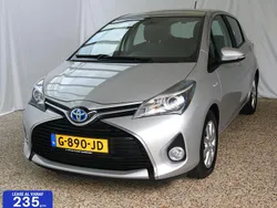 Grijs Gebruikt 2016 Toyota Yaris Hybrid Trend Hatchback | € 14.495 (Eerlijke prijs)