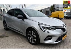 Grijs Gebruikt 2022 Renault Clio V Evolution Hatchback | € 14.950 (Goede deal)