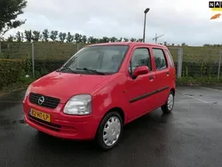 Rood, metallic lak Gebruikt 2001 Opel Agila Comfort Hatchback | € 999 (Goede deal)