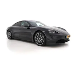 Jet black pearl (zwart metallic) Gebruikt 2021 Porsche Taycan Performance Package Sedan | € 48.945