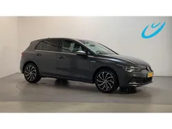 Grijs Gebruikt 2021 VW Golf VIII Style Hatchback | € 21.750 (Eerlijke prijs)