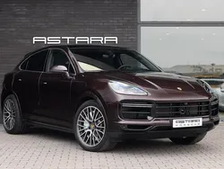 Bruin, metallic lak Gebruikt 2020 Porsche Cayenne Turbo SUV | € 109.800