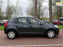 Grijs Gebruikt 2008 Dacia Sandero Ambiance Hatchback | € 1.199 (Iets duurder)