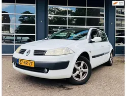 Wit Gebruikt 2004 Renault Mégane II Basis Hatchback | € 699 (Eerlijke prijs)