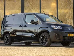 Zwart Gebruikt 2023 Fiat e-Doblò L2 50 kWh MPV | € 25.950 (Eerlijke prijs)