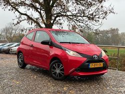 Rood Gebruikt 2017 Toyota Aygo Hatchback | € 5.975 (Goede deal)