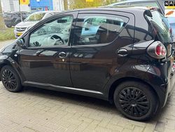 Zwart Gebruikt 2011 Toyota Aygo Comfort Hatchback | € 2.450 (Goede deal)