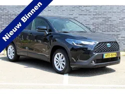 Zwart, metallic lak Gebruikt 2024 Toyota Corolla Cross SUV | € 33.950 (Eerlijke prijs)