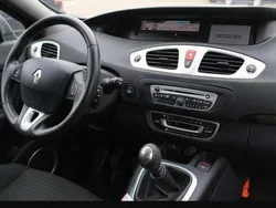 Zilver Gebruikt 2009 Renault Scénic III Dynamique MPV | € 4.500 (Eerlijke prijs)