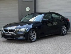 Zwart, metallic lak Gebruikt 2020 BMW 320 Sport Line Sedan | € 15.500 (Goede deal)