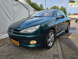 Groen Gebruikt 2002 Peugeot 206 CC Roland Garros Cabriolet | € 2.999 (Eerlijke prijs)