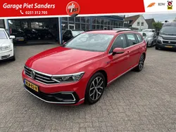 Rood Gebruikt 2020 VW Passat GTE Stationwagen | € 20.950 (Goede deal)