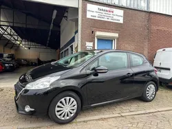 Zwart Gebruikt 2013 Peugeot 208 Access Hatchback | € 3.249 (Eerlijke prijs)