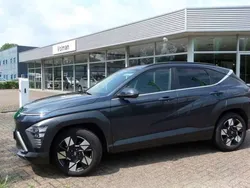Blauw, metallic lak Gebruikt 2023 Hyundai Kona Comfort SUV | € 31.950 (Duur)