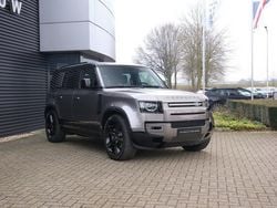 Grijs, metallic lak Gebruikt 2024 Land Rover Defender HSE Dynamic SUV | € 99.500 (Goede deal)