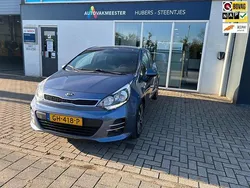 Blauw Gebruikt 2015 Kia Rio Hatchback | € 6.995 (Eerlijke prijs)