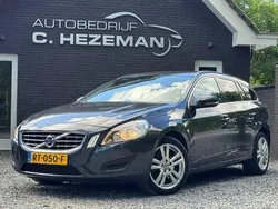 Grijs, metallic lak Gebruikt 2010 Volvo V60 R-Design Stationwagen | € 10.945 (Eerlijke prijs)