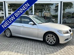 Grijs, metallic lak Gebruikt 2006 BMW 318 Executive Stationwagen | € 2.950 (Goede deal)