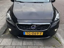 Zwart Gebruikt 2014 Volvo V40 CC Summum Stationwagen | € 7.800 (Eerlijke prijs)