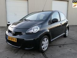 Zwart, metallic lak Gebruikt 2010 Toyota Aygo Comfort Hatchback | € 3.745 (Eerlijke prijs)
