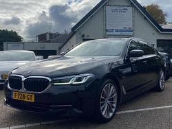 Zwart Gebruikt 2023 BMW 545e Luxury Line Sedan | € 53.899 (Goede deal)