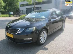 Zwart Gebruikt 2017 Skoda Octavia Style Stationwagen | € 13.999 (Super prijs)