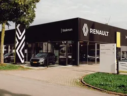 Licht wit met zwart dak metallic Gebruikt 2023 Renault Mégane Equilibre Hatchback | € 27.900 (Goede deal)