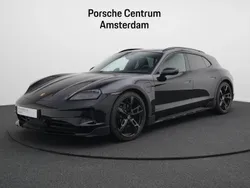 Diepzwart metallic Gebruikt 2024 Porsche Taycan Cross Turismo Sedan | € 129.950