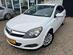 Wit Gebruikt 2009 Opel Astra GTC Business Hatchback | € 3.790 (Eerlijke prijs)