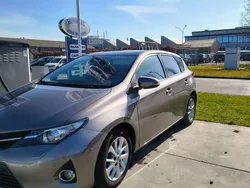 Bruin Gebruikt 2014 Toyota Auris Hybrid Hatchback | € 9.750 (Eerlijke prijs)