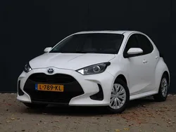 Wit Gebruikt 2021 Toyota Yaris Hybrid Active Hatchback | € 17.999 (Eerlijke prijs)