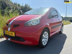 Rood Gebruikt 2006 Toyota Aygo Hatchback | € 2.249 (Iets duurder)