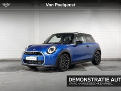 Icy sunshine blue Gebruikt 2025 Mini Cooper Favoured Hatchback | € 46.791