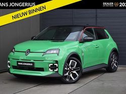 Twotone vert pop ! / noir éto Gebruikt 2024 Renault R5 Komfort Hatchback | € 29.449 (Goede deal)
