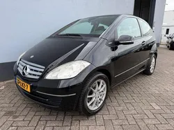 Zwart, metallic lak Gebruikt 2010 Mercedes A160 Business MPV | € 4.750 (Eerlijke prijs)