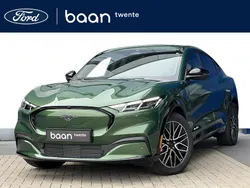 Groen, metallic lak Nieuw 2025 Ford Mustang Mach-E Premium SUV | € 54.262 (Iets duurder)