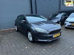 Grijs (metallic) Gebruikt 2015 Ford Focus Trend Hatchback | € 4.495 (Goede deal)