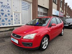 Rood Gebruikt 2006 Ford Focus Futura Hatchback | € 3.450 (Eerlijke prijs)