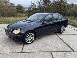 Blauw (metallic) Gebruikt 2004 Mercedes C180 Sedan | € 1.499 (Super prijs)