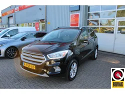 Zwart Gebruikt 2017 Ford Kuga Titanium SUV | € 17.950 (Eerlijke prijs)