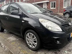 Zwart Gebruikt 2009 Hyundai i20 Dynamiq MPV | € 2.995