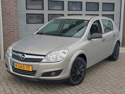 Grijs Gebruikt 2009 Opel Astra Edition Hatchback | € 2.295 (Eerlijke prijs)