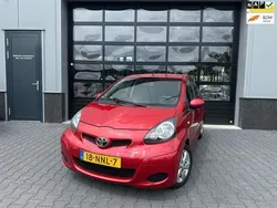 Rood Gebruikt 2010 Toyota Aygo Hatchback | € 1.999 (Super prijs)