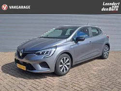 Grijs metallic Gebruikt 2023 Renault Clio V Equilibre Hatchback | € 15.795 (Goede deal)