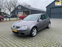 Grijs, metallic lak Gebruikt 2004 VW Golf IV Trendline Hatchback | € 2.199 (Eerlijke prijs)