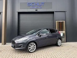 Grijs, metallic lak Gebruikt 2015 Ford Fiesta Titanium Hatchback | € 7.950 (Eerlijke prijs)
